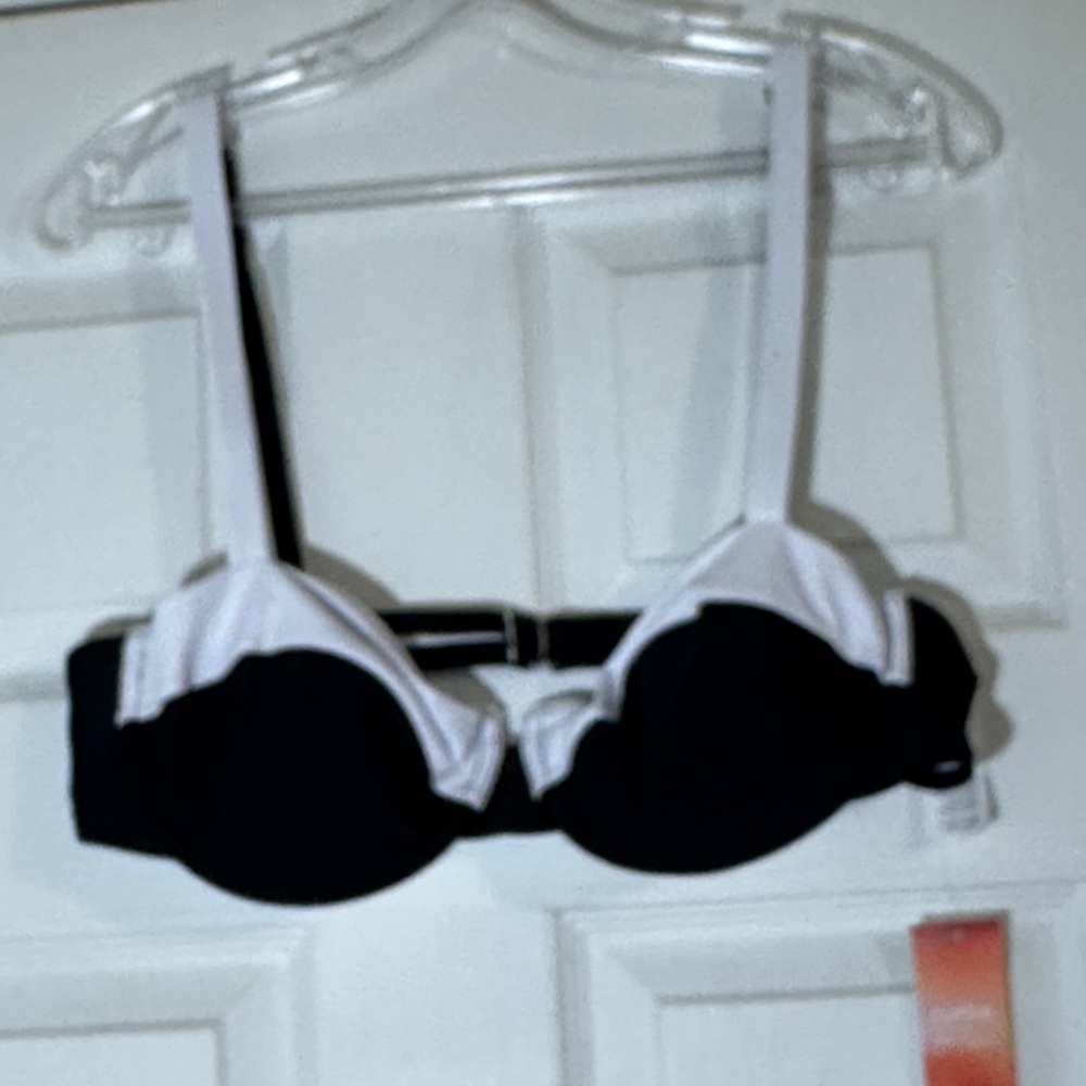 NWT - Cupshe Underwire Bikini Top.